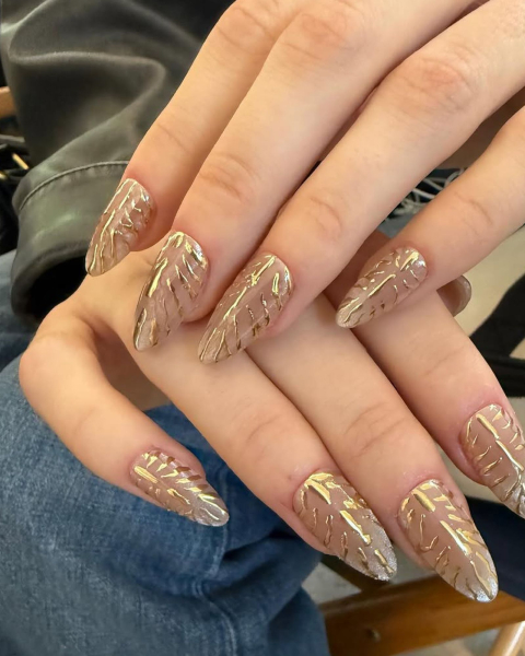 negative space gold animal print by misspopnails